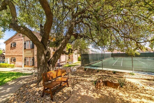 Foto del edificio - 2650 Thousand Oaks Dr