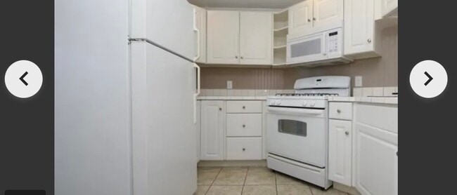 Cocina - 126 N College St