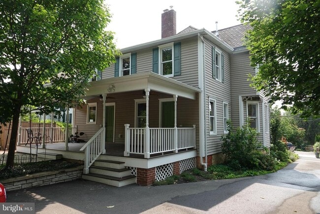 Building Photo - 36 Hart Ave