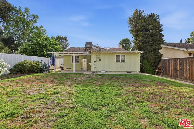 Building Photo - 4958 Canoga Ave