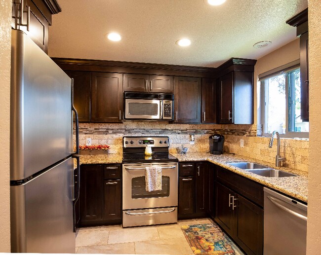 Building Photo - 3135 Chateau Way