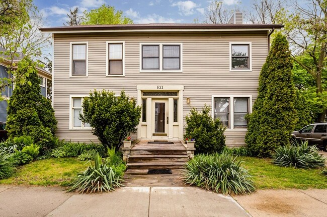 Front of House - 922 Lake Blvd
