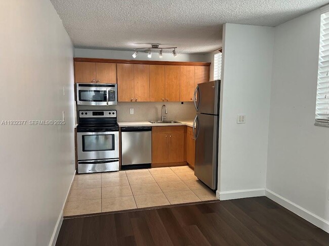 Building Photo - 1801 S Treasure Dr