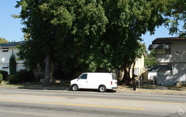 Building Photo - 5828 Woodman Ave