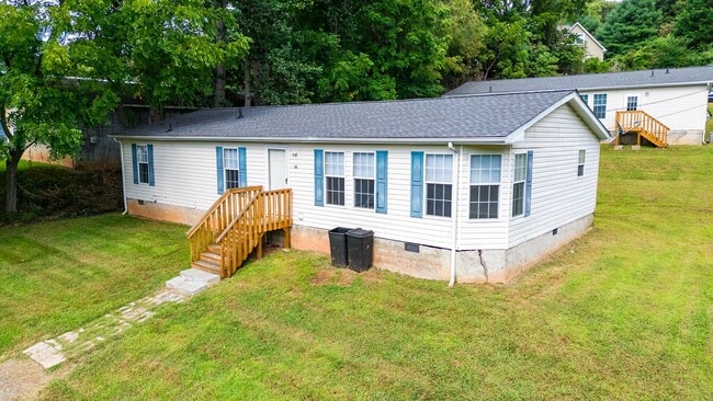 Building Photo - Nice 3BD/2BA Modular home near Lowes in Sylva available 5/1/26 for year long lease