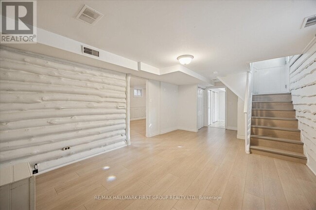 Building Photo - 437 Brentwood Ave