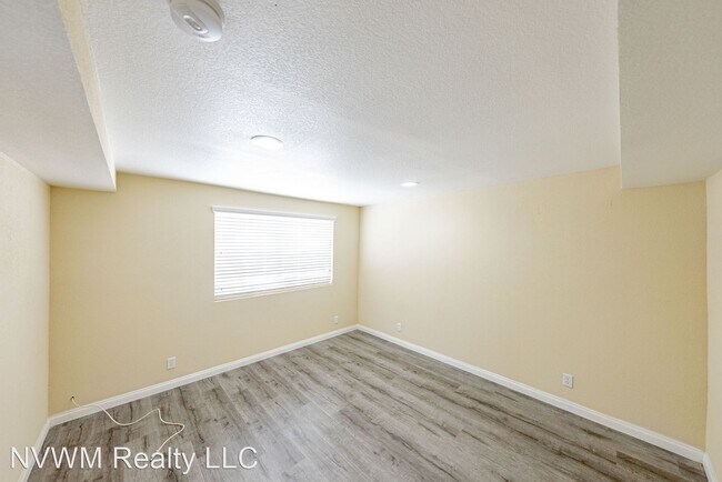 Building Photo - 5 br, 3.5 bath House - 7089 Mountain Moss Dr