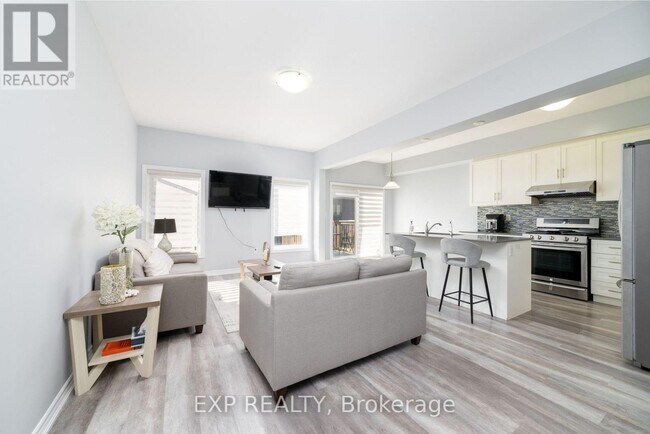 Building Photo - 324 Equestrian Way