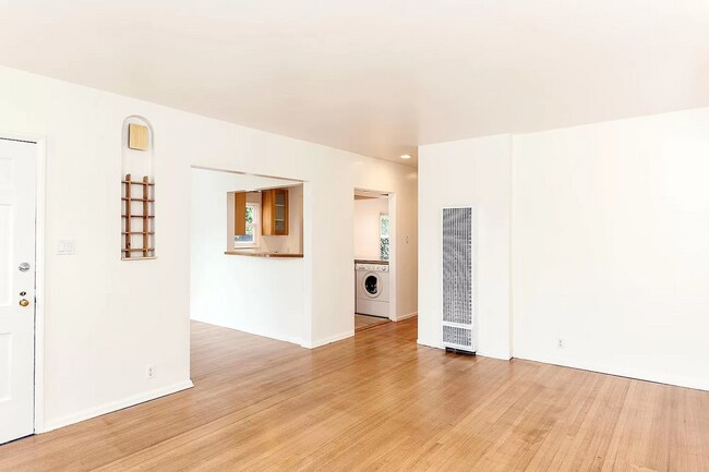 Foto del edificio - Sunset Park Big Single Family House with g...