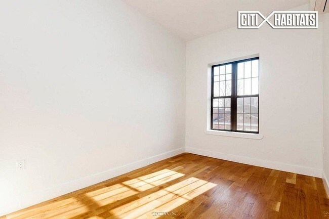 Building Photo - 1605 Lincoln Pl