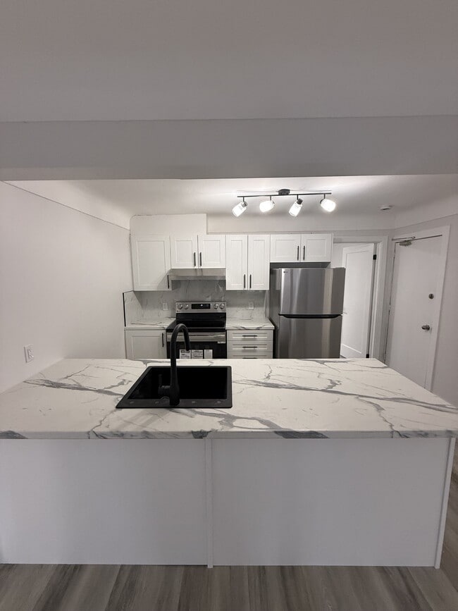 Building Photo - 280 Blake Blvd