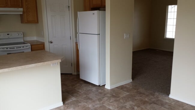 Building Photo - Meridian, 4 bedroom,2.5 Bathroom, 2 car garage, 1546 Sqft, Destiny Cove Sub.,