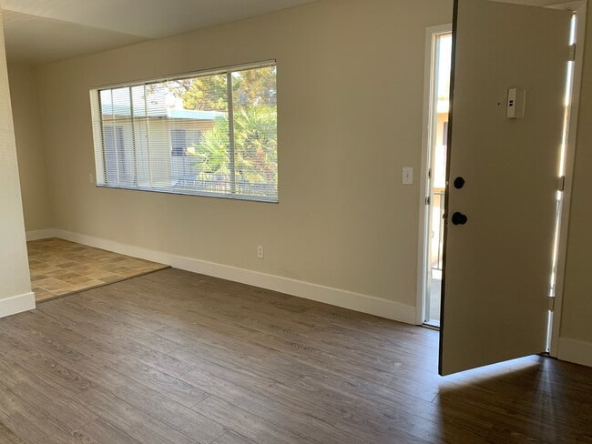 Building Photo - 659 Moorpark Way