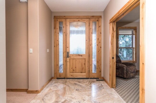 Foto del edificio - Award-winning, custom-built home in the highly-desired Cascade View Estates