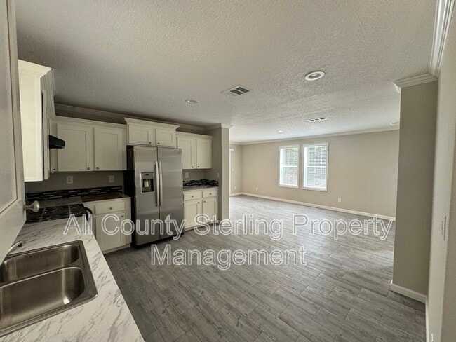 Building Photo - 175 SW Bulldawg Gln