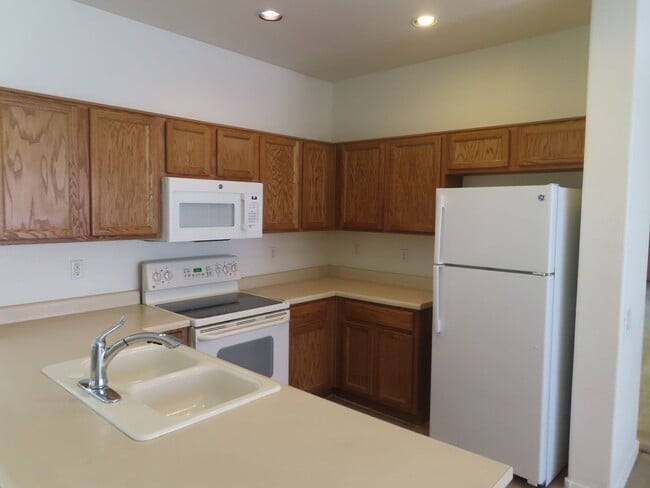 Building Photo - Gated Community At University & Sossamon