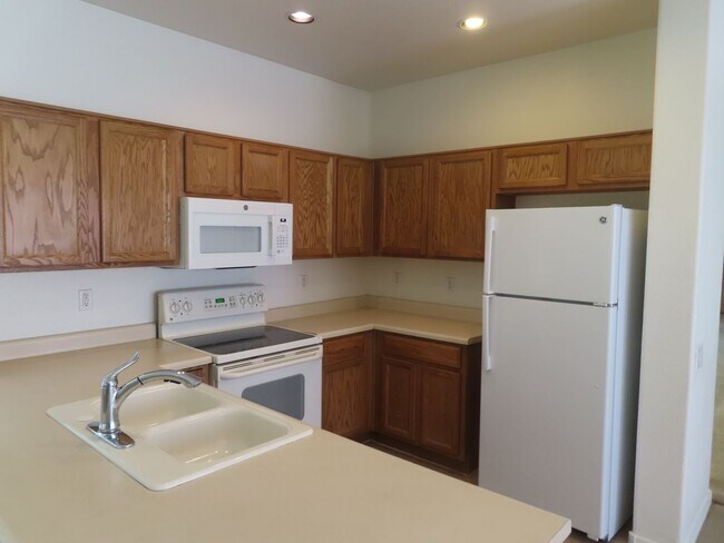 Foto del edificio - Gated Community At University & Sossamon