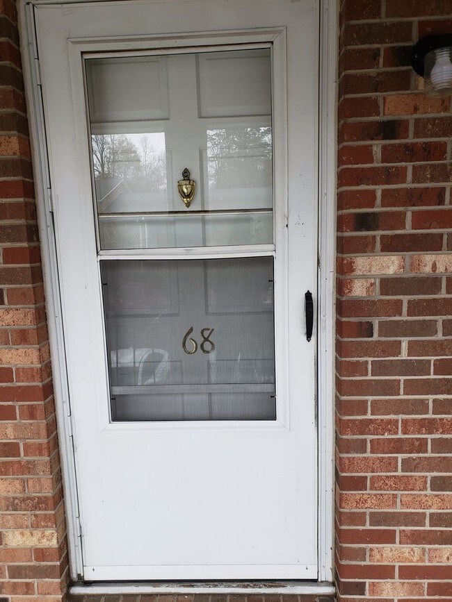 Foto del edificio - 2 br, 1 bath Apartment - 5466 Shattalon Drive