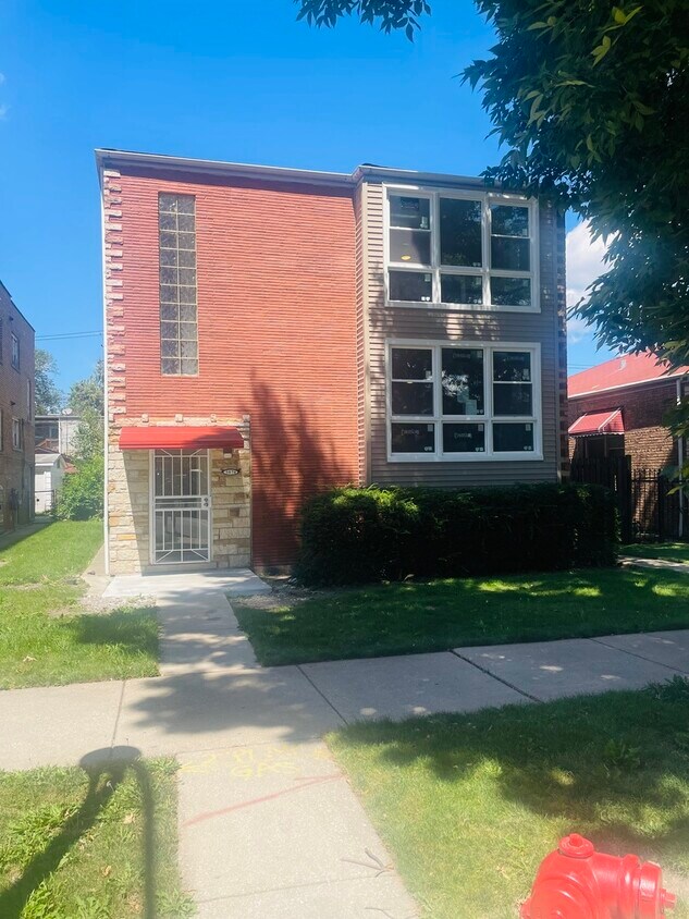 Primary Photo - 5078 W Adams St