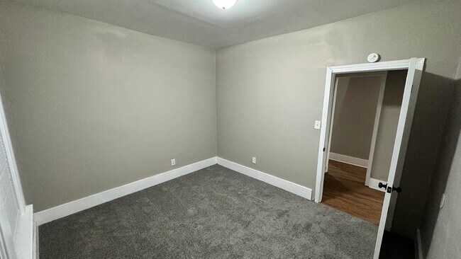 Foto del edificio - 892 Restbrook Ave