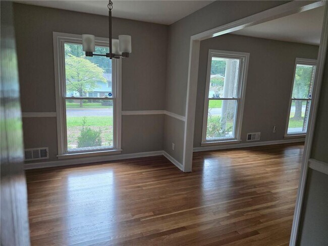 Foto del edificio - 4886 Candlewood Ln