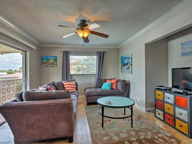 Living room - 506 University Blvd