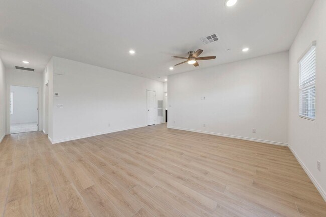 Foto del edificio - New Henderson Gated Active Adult Community!