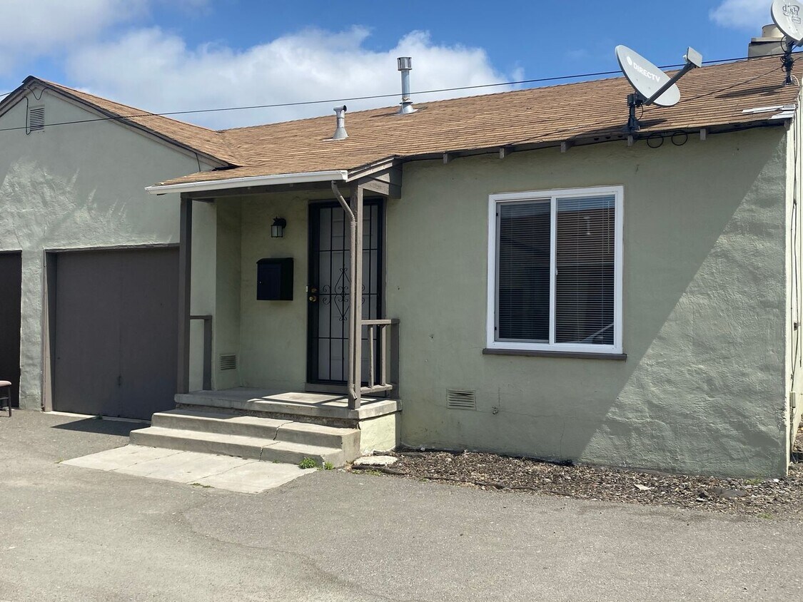 Foto principal - One Bedroom Unit Available in San Leandro!