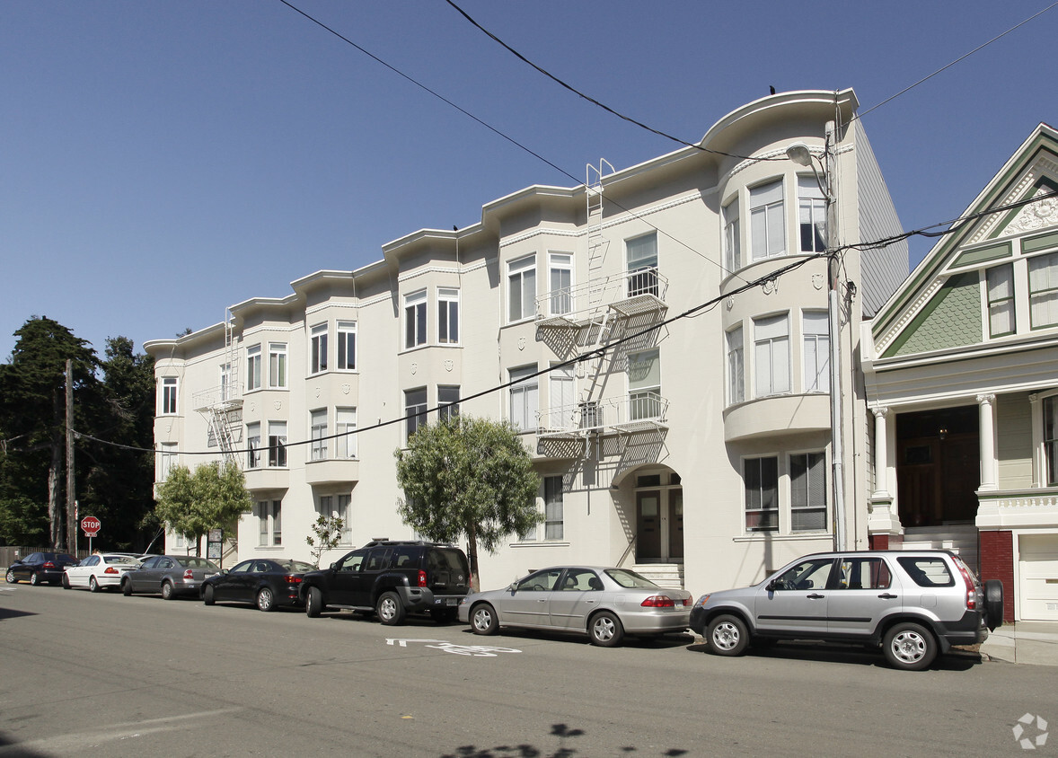 Building Photo - 1688-1698 Green St