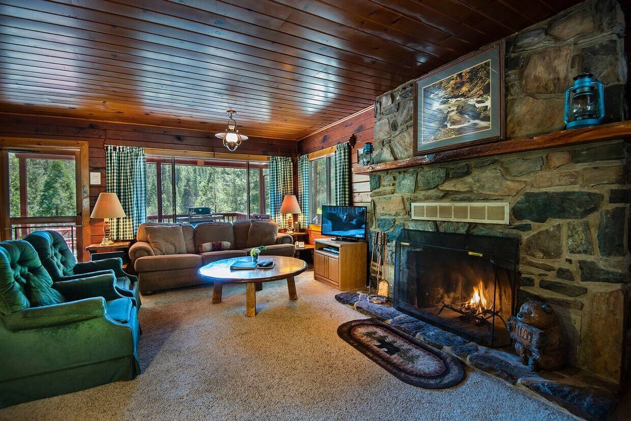 Foto principal - 8004 Yosemite Ave
