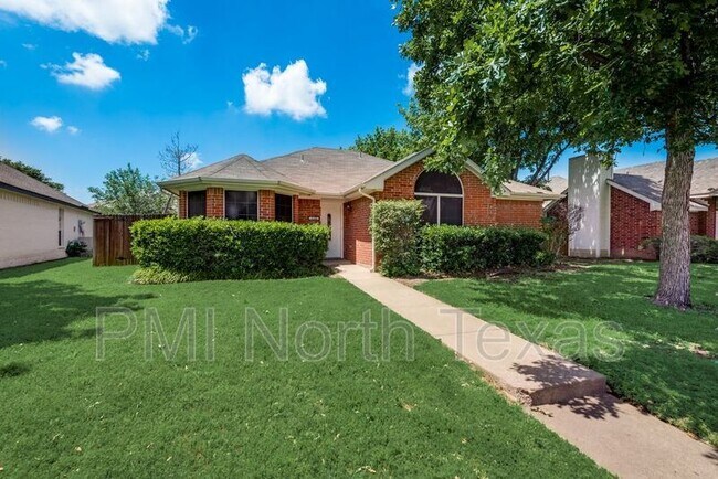 Building Photo - 8101 Hyde Park Dr