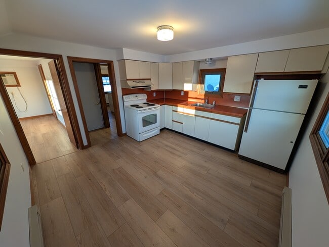 Building Photo - 28 Willow Plz