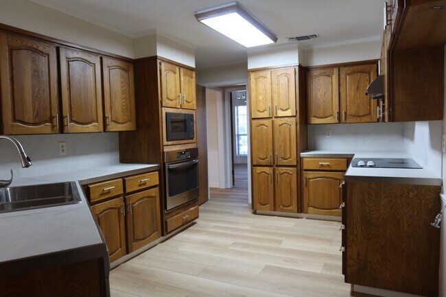 Foto del edificio - 4819 Royal Oak St