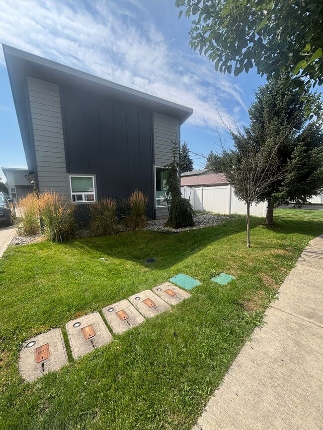 Building Photo - 1721 Ammon Pl