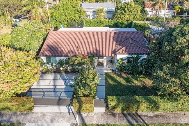 Foto del edificio - 4 br, 3 bath House - 3801 SW 60th Ave