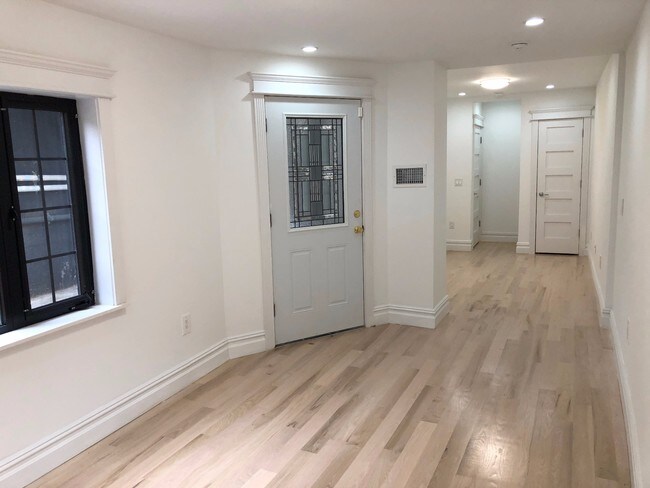 Foto del edificio - 376A Monroe St