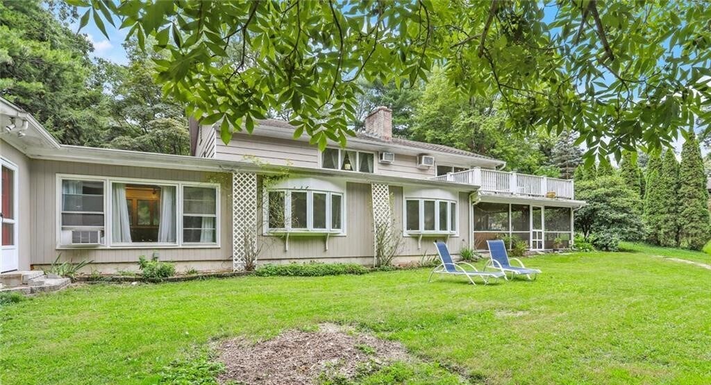 Primary Photo - 28 Rapids Rd