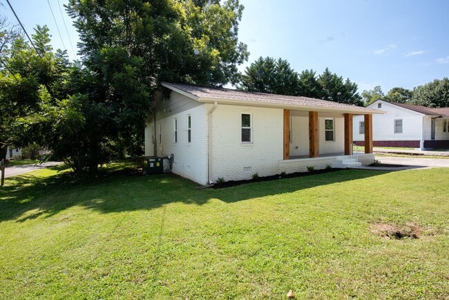 Building Photo - City of Maryville 37804 - 3 bedroom, 2 bat...