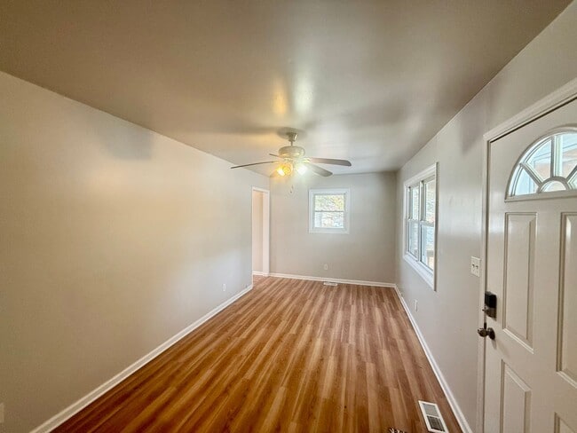 Foto del edificio - Two bedroom, 1 bath house in Burlington