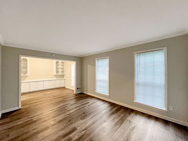 Foto del edificio - 3129 Domar St