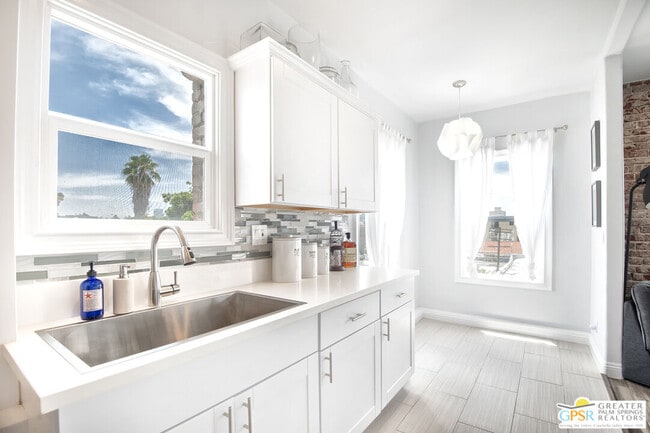 Building Photo - 250 S Kenmore Ave