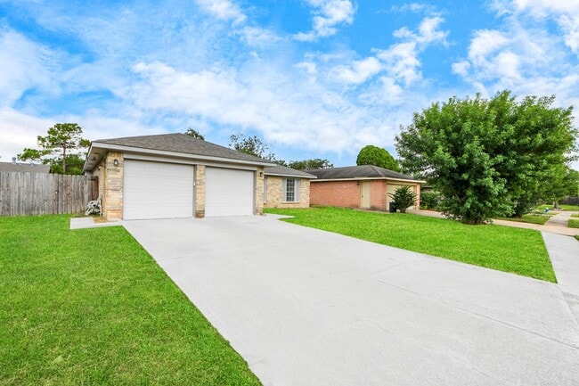 Building Photo - 7410 La Pl Dr