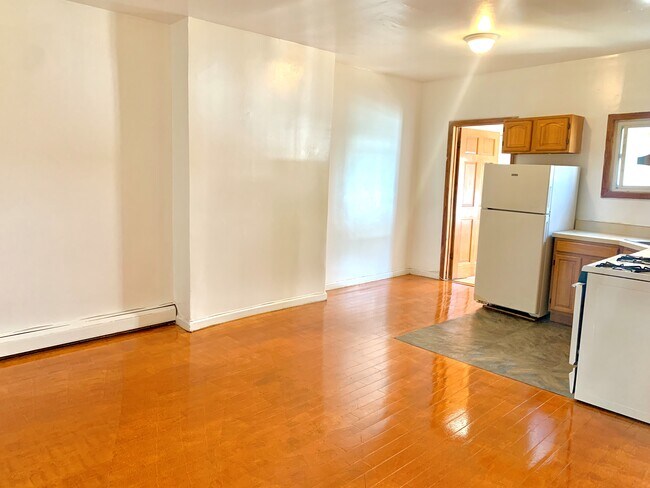 Building Photo - 44 Tompkins Ave