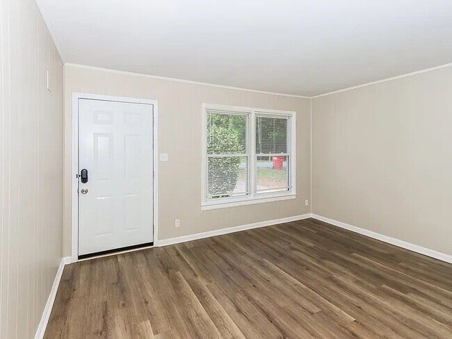 Building Photo - 4584 Shadow Lawn Dr