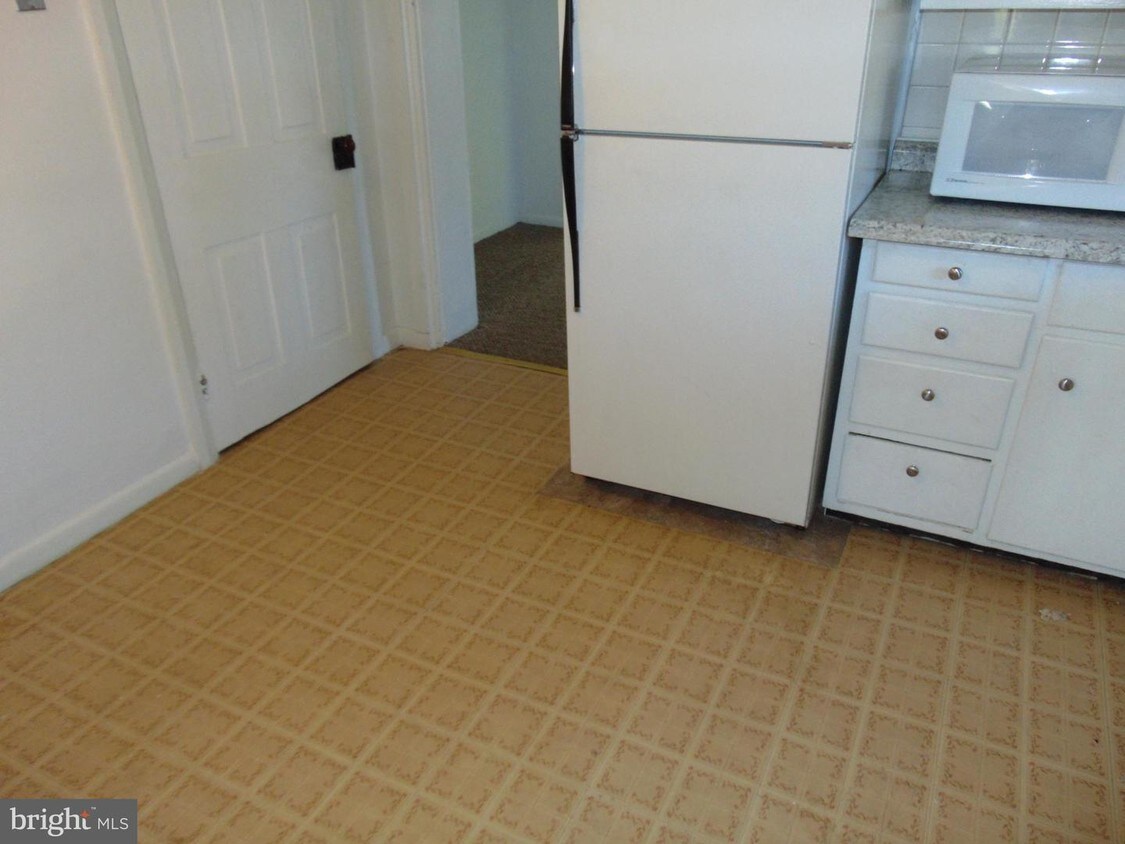 122 S Hellertown Ave, Quakertown, PA 18951 Room for Rent in