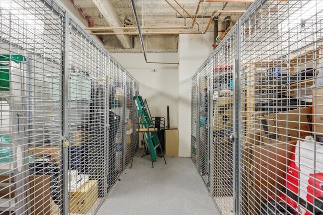 Foto del edificio - 350 W Ash St