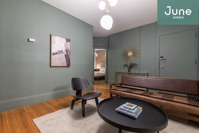 Foto del edificio - ROOM ONLY in 4-bed/1.0-bath Home