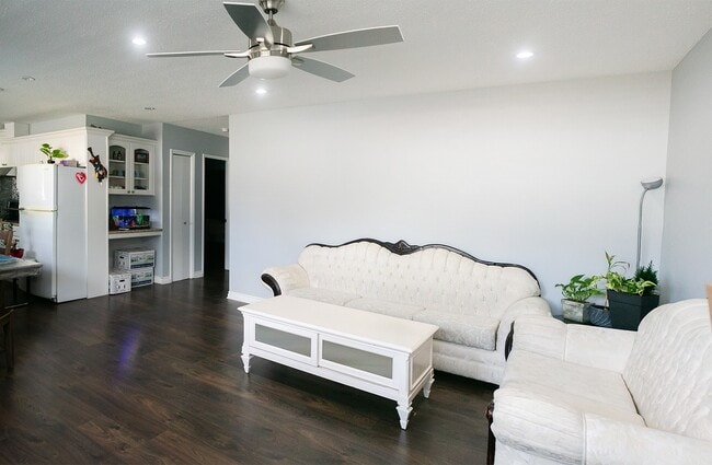 Photo du bâtiment - 33188 Brundige Ave