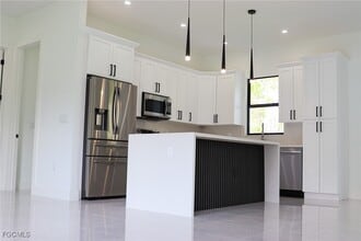 Building Photo - 3221 Vera Ct