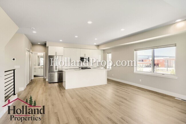 Building Photo - Spacious, Energy-Efficient Home in Reeds Crossing Near Parks & Trails